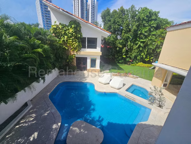 Vendo Casa en Altos del Golf OF26-5085
