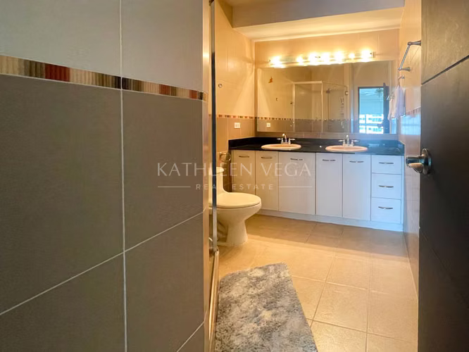 Apartamento remodelado en Bayfront Tower Avenida Balboa