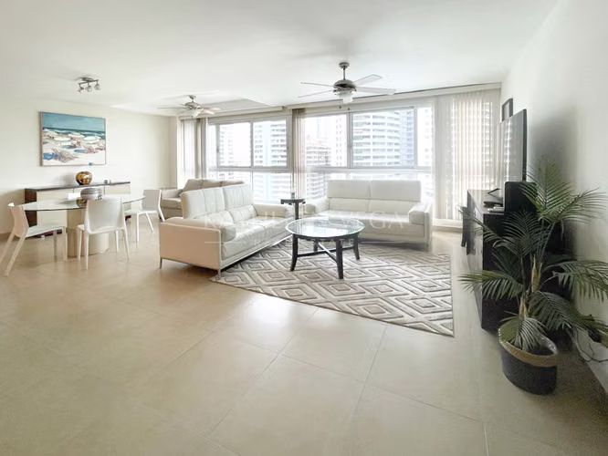 Apartamento remodelado en Bayfront Tower Avenida Balboa