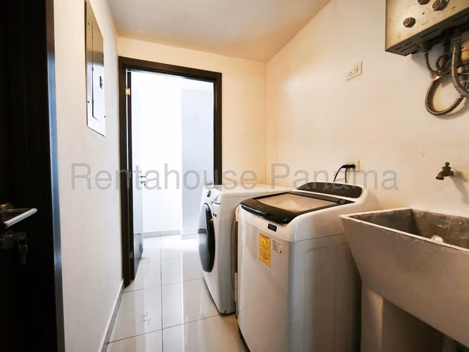 Se Vende Apartamento en Condado del Rey LA27-324