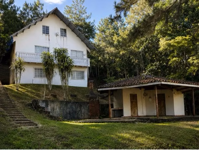 SE VENDE ACOGEDORA CASA EN LOS ALTOS DE CERRO AZUL