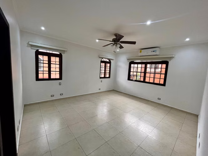 Se Alquila Casa en Costa Sur - Juan Díaz.