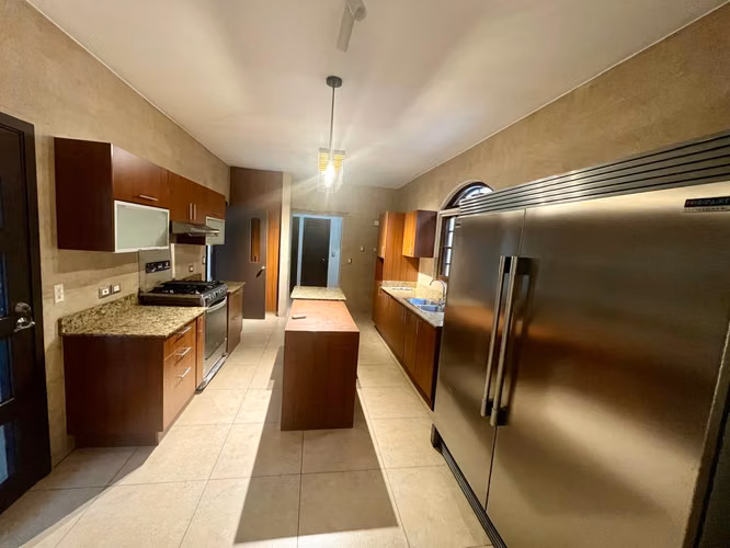 Se Vende hermosa casa en Costa Sur - Juan Díaz.