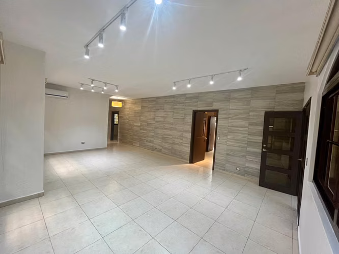 Se Vende hermosa casa en Costa Sur - Juan Díaz.