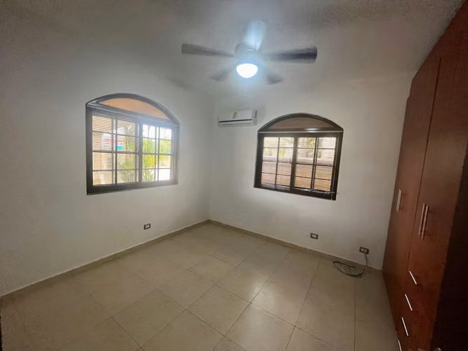 Se Vende hermosa casa en Costa Sur - Juan Díaz.