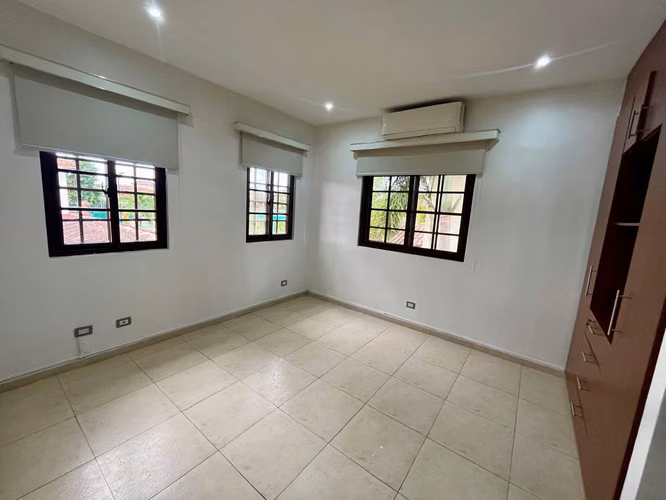 Se Vende hermosa casa en Costa Sur - Juan Díaz.