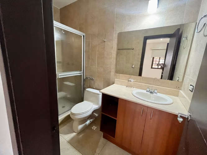 Se Vende hermosa casa en Costa Sur - Juan Díaz.