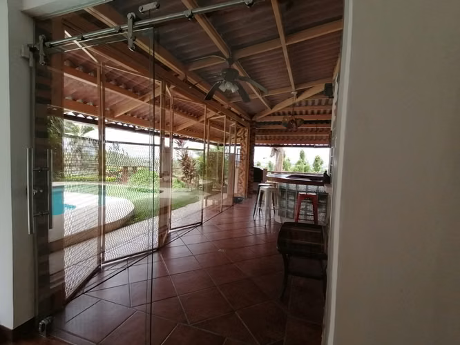 SE VENDE HERMOSA CASA EN VILLA LUCRE