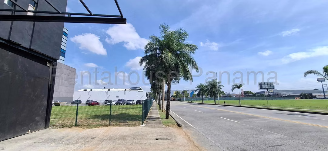 Local Comercial en Alquiler en Santa Maria JG