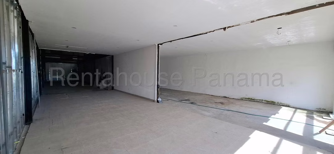 Local Comercial en Alquiler en Santa Maria JG