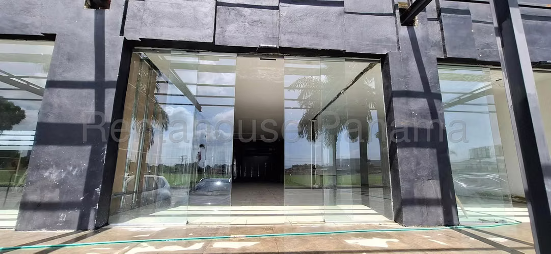 Local Comercial en Alquiler en Santa Maria JG