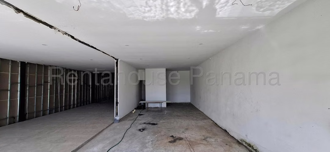 Local Comercial en Alquiler en Santa Maria JG