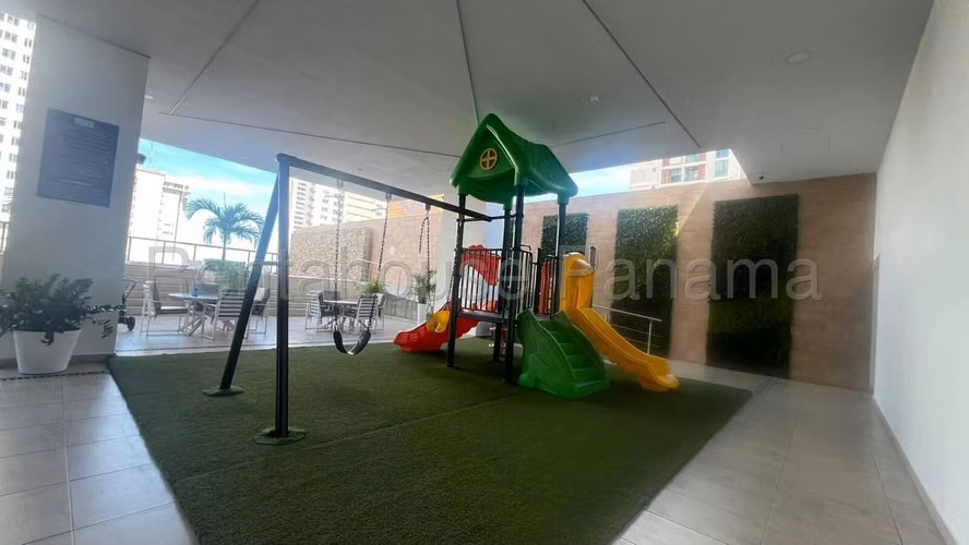 Alquiler en Balboa Bay | Vista al mar, 129 m², 2 recámaras y 2 estacionamientos