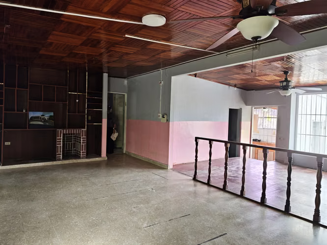 Se vende NEGOCIABLE excelente propiedad para negocios en el área de Betania El Dorado