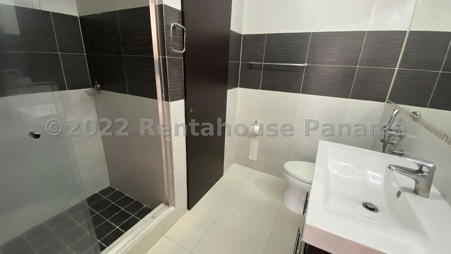Apartamento en Alquiler en San Francisco. PH QUADRAT. 27LDC217