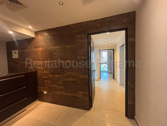 VENTA DE OFICINA EN HI TECH PLAZA BELLAVISTA HQ - Imagen 4
