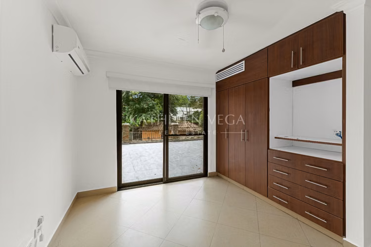 Apartamento en Planta Baja en Courtyard Residences PH Embassy Club