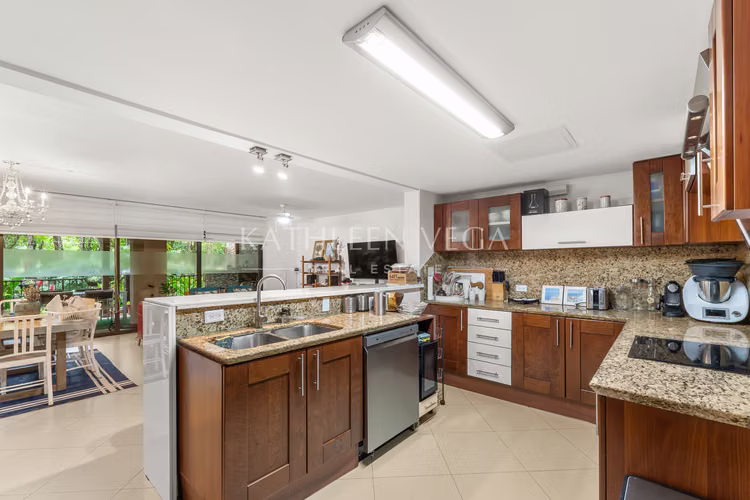 Apartamento en Planta Baja en Courtyard Residences PH Embassy Club