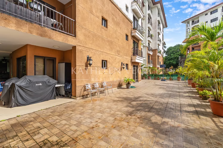 Apartamento en Planta Baja en Courtyard Residences PH Embassy Club