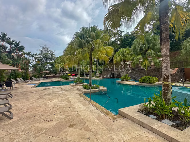 Apartamento en Planta Baja en Courtyard Residences PH Embassy Club
