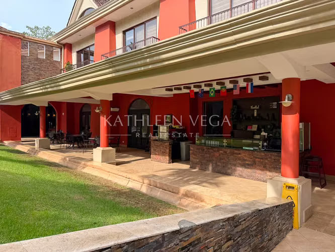 Apartamento en Planta Baja en Courtyard Residences PH Embassy Club