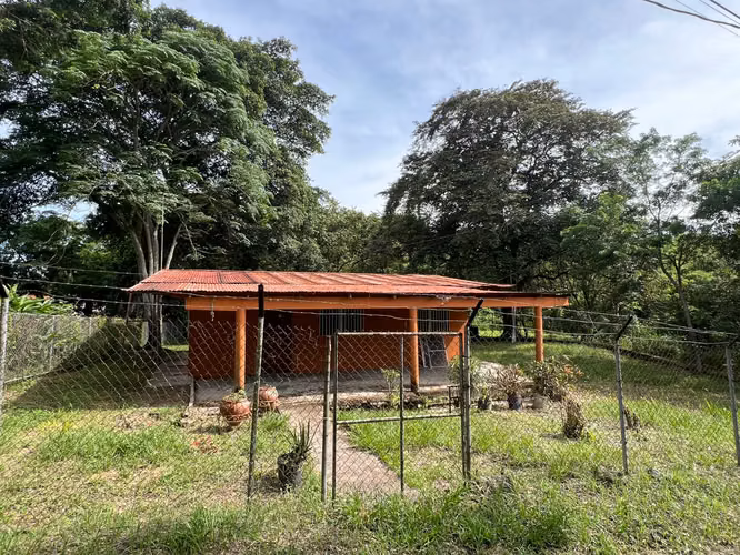 Unique Opportunity: 721 m² Lot in Central Penonomé – Build or Remodel
