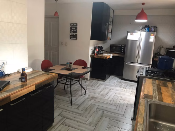 SE VENDE CASA LAS CUMBRES MIRADOR DEL LAGO  3 HABITACIONES PISCINA