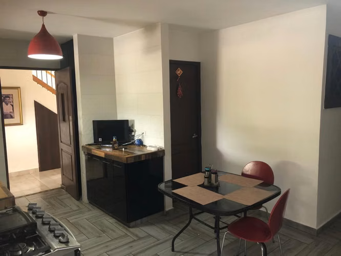 SE VENDE CASA LAS CUMBRES MIRADOR DEL LAGO  3 HABITACIONES PISCINA