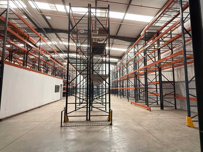 Venta o Alquiler de Galeras en PH Centro Logístico Dos Caminos