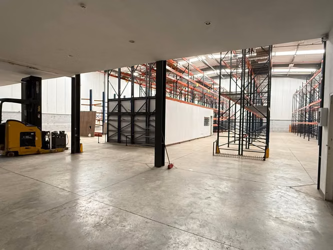 Venta o Alquiler de Galeras en PH Centro Logístico Dos Caminos