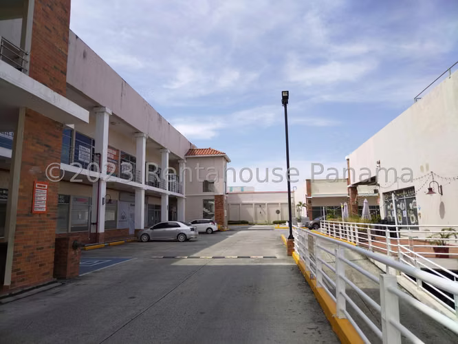 Alquiler de Comercial en Brisas Del Golf C.C. Brisas Ramal Manuel F Zarate KC
