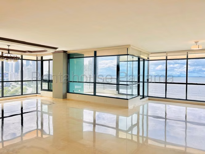 VENTA DE APARTAMENTO EN AVENIDA BALBOA PH MIRAMAR PLAZA RR