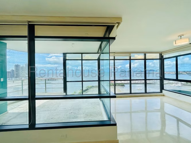 VENTA DE APARTAMENTO EN AVENIDA BALBOA PH MIRAMAR PLAZA RR