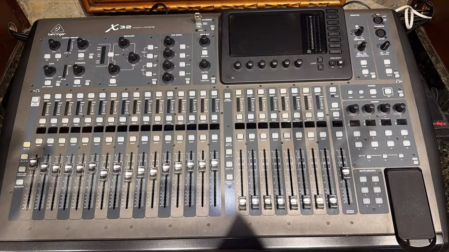 SALE OF PROFESSIONAL CAMERA, MUSIC AND AUDIO EQUIPMENT