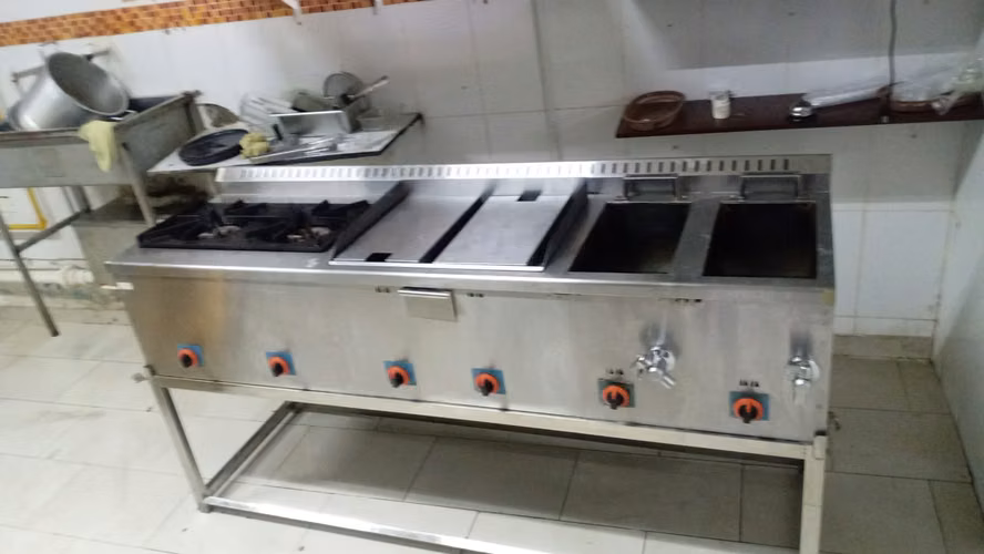 Lote de equipos de cocina industrial - Panadería/Restaurante