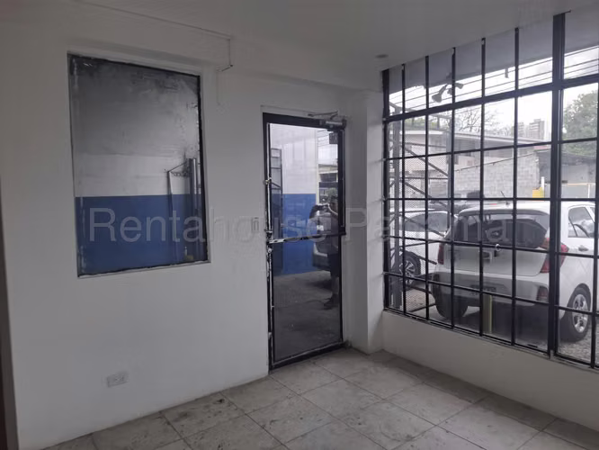 Venta de Galera en Parque Lefevre ANL