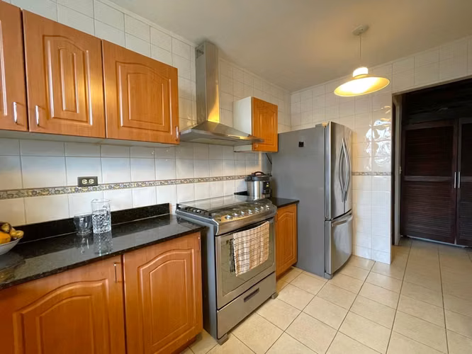Apartamento Amoblado 2 Rec. en PH Porto Vita – Frente al Parque Omar, Vía Porras
