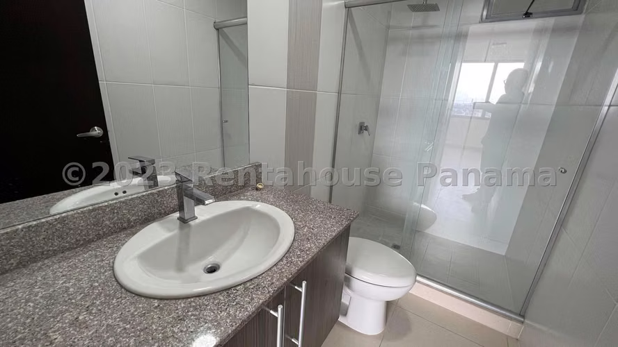 Apartamento en Alquiler en el Crisol. PH ALTATERRA. 27LDC268