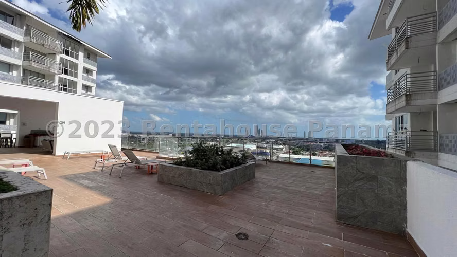 Apartamento en Alquiler en el Crisol. PH ALTATERRA. 27LDC268