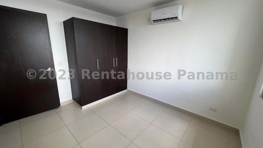 Apartamento en Alquiler en el Crisol. PH ALTATERRA. 27LDC268