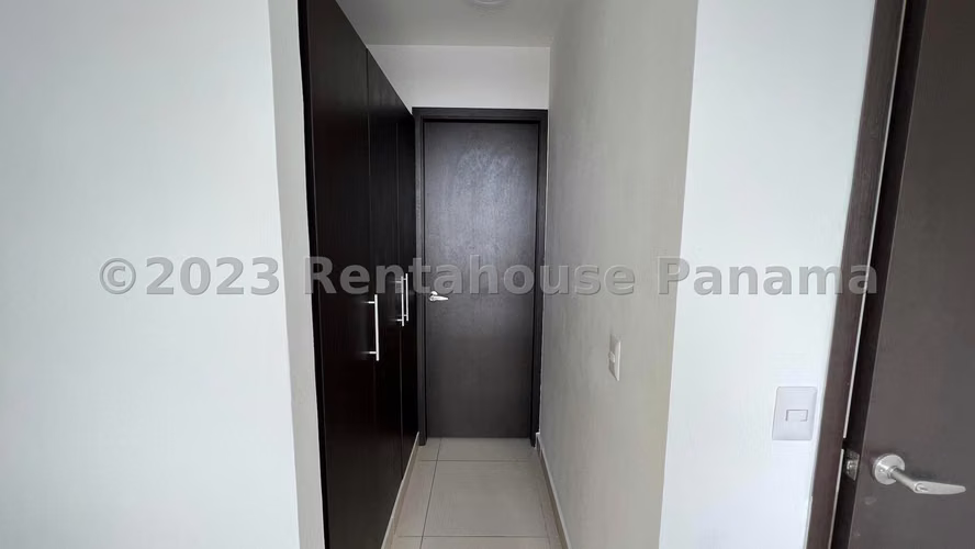 Apartamento en Alquiler en el Crisol. PH ALTATERRA. 27LDC268