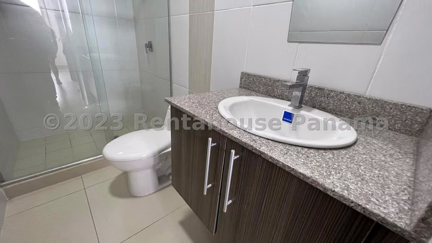 Apartamento en Alquiler en el Crisol. PH ALTATERRA. 27LDC268