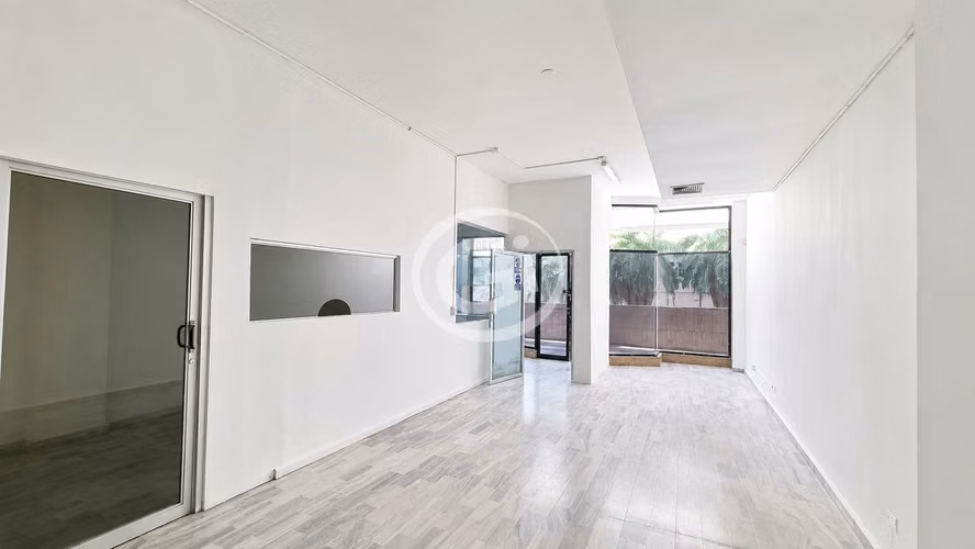 Alquiler Local comercial Torres de Alba. 153m2