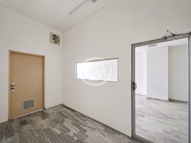 Alquiler Local comercial Torres de Alba. 153m2