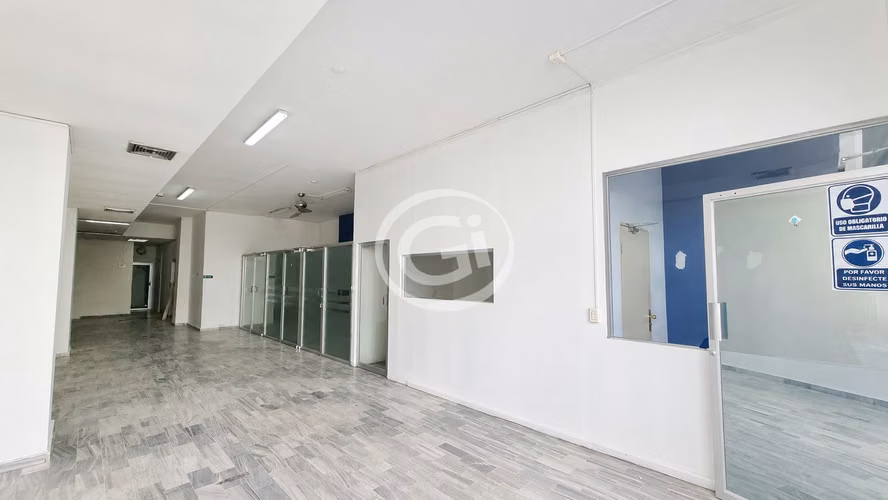 Alquiler Local comercial Torres de Alba. 153m2