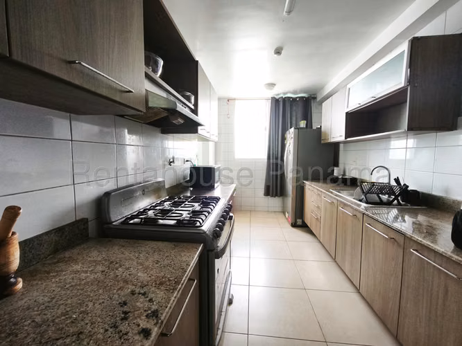 Se Vende Apartamento en Condado del Rey LA26-8744