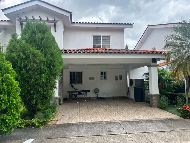 Bank-owned property for sale in Quintas de Versalles, Don Bosco, Juan Díaz