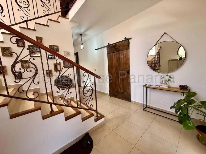 Venta de casa en PH El Doral 27MVCH269