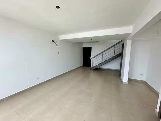 Se vende Penthouse en Ph Kings Park, Condado del Rey