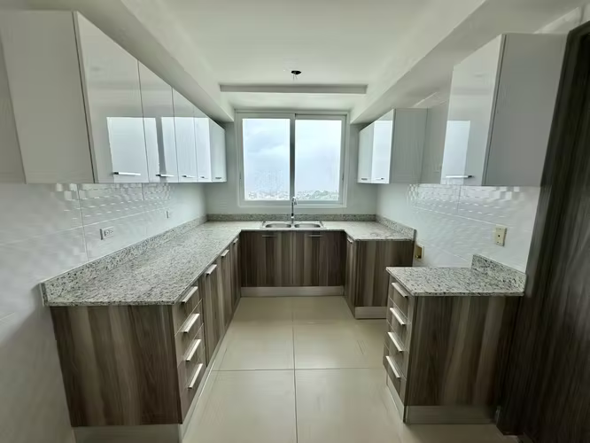Se vende Penthouse en Ph Kings Park, Condado del Rey
